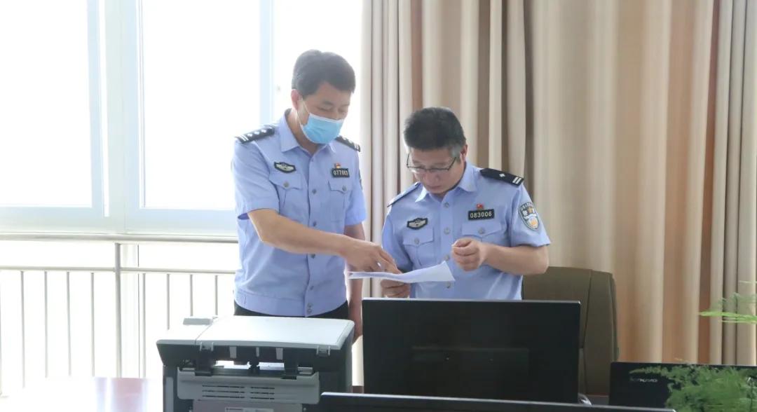 深入派出所督导检查两会安保工作,领导下基层检查指导安全工作