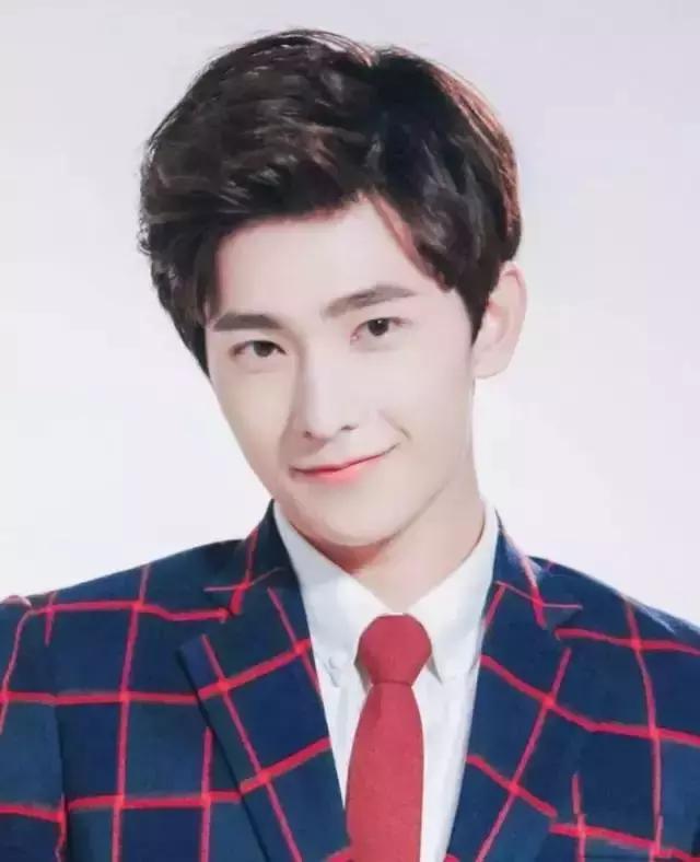 怎么化妆把眼睛变大,怎样化妆才能把眼睛画得大