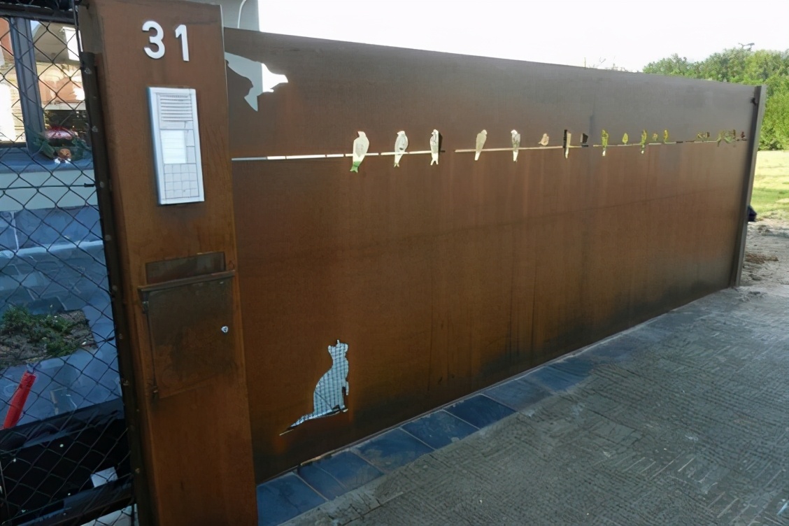 锈蚀耐候钢板表面需要处理么,耐候钢板在景观中的应用