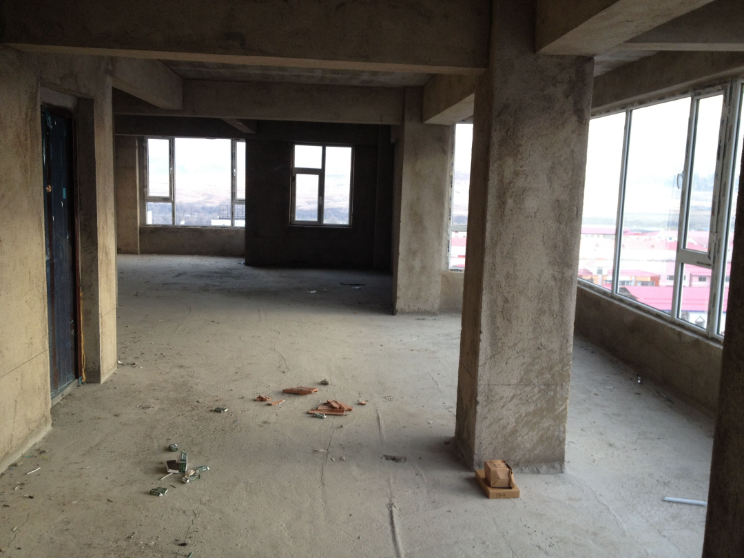 几十层的大楼是怎么承重的,高楼承重柱原理