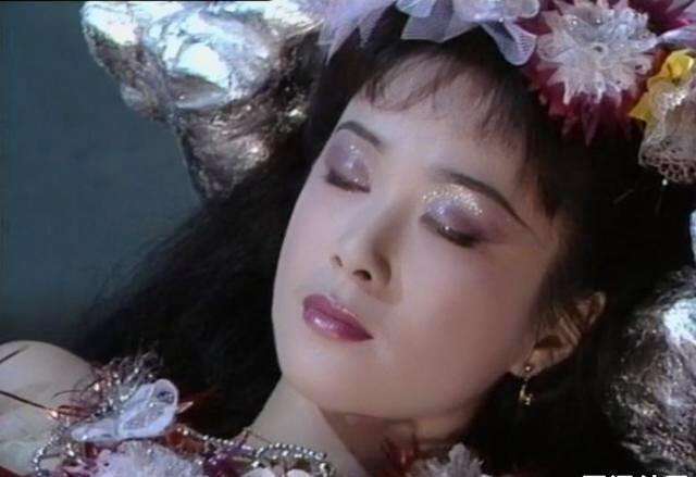 温婉女神傅艺伟化身妖后，扮演苏妲己不可逾越，敬业精神值得学习