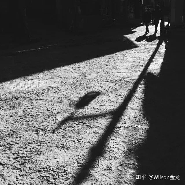 黑白照片变彩色是原来的颜色吗,为什么一点黑白照片就能变成彩色