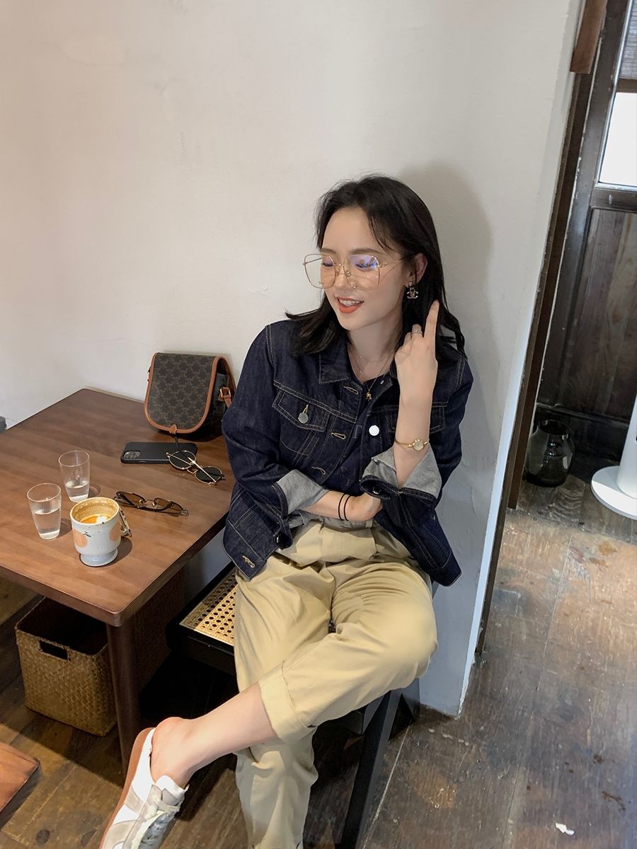 牛仔外套搭配什么内搭跟裤子,牛仔外套搭配裤子怎么穿才好看