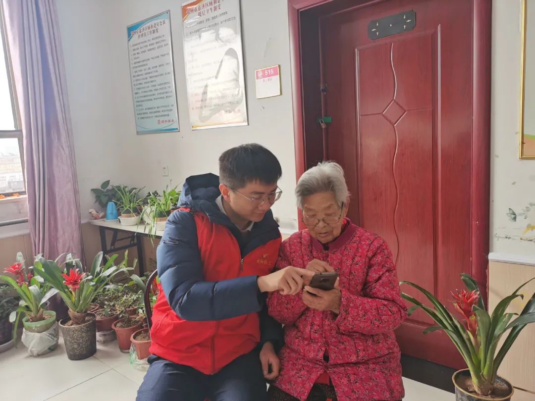 大家评价下，韩奶奶自己网购的唐装好看不