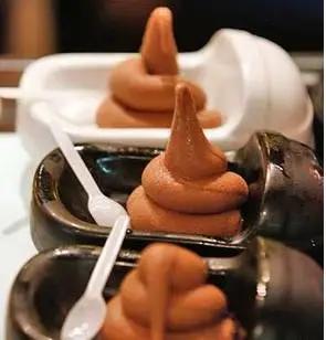 套套餐具、半裸服务……餐厅的“软色情”你能接受吗？