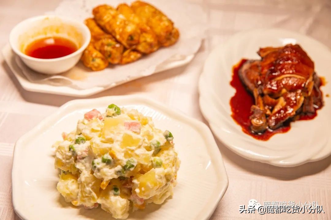 这店，客人提行李箱去吃