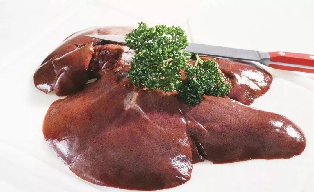 嘴唇干裂对应的身体脏腑是哪个,嘴唇总起皮器官发出信号