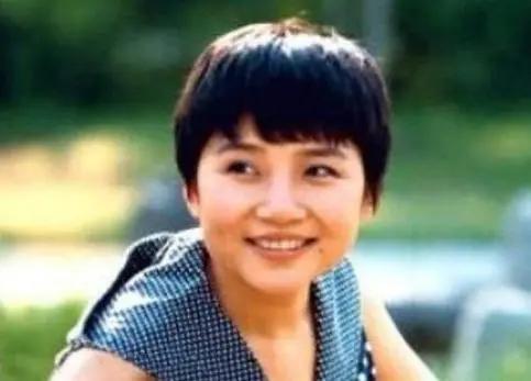 李娜从一代歌后去哪了,李娜看破红尘削发为尼