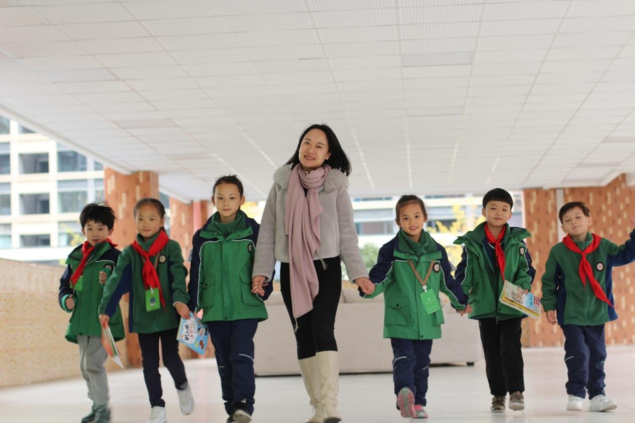 歌歌兰妮蓝风铃香水图片,歌歌兰妮蓝风铃香水身体乳