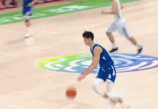 曾凡博首个赛季会打出啥样的表现,曾凡博三分不进