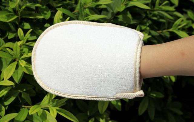 洗澡时搓出来的白色的东西是什么,洗澡时搓掉的黑点是什么