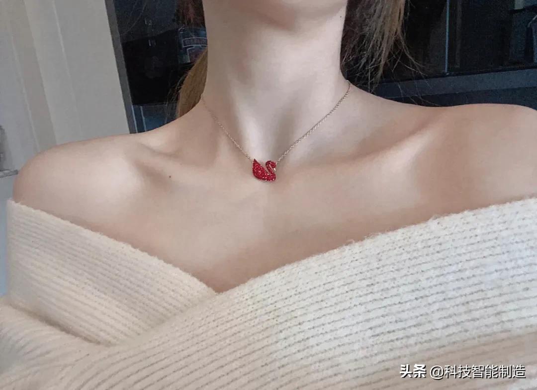 施华洛世奇到底是水晶还是玻璃,施华洛世奇价格高吗