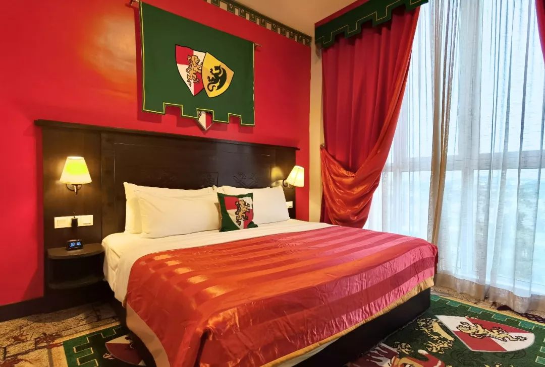 整个房间全拼上乐高是什么感受,现实中的乐高世界