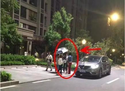 只有女生巴掌大小的banana口袋伞，伞内自动降温似“移动空调”！