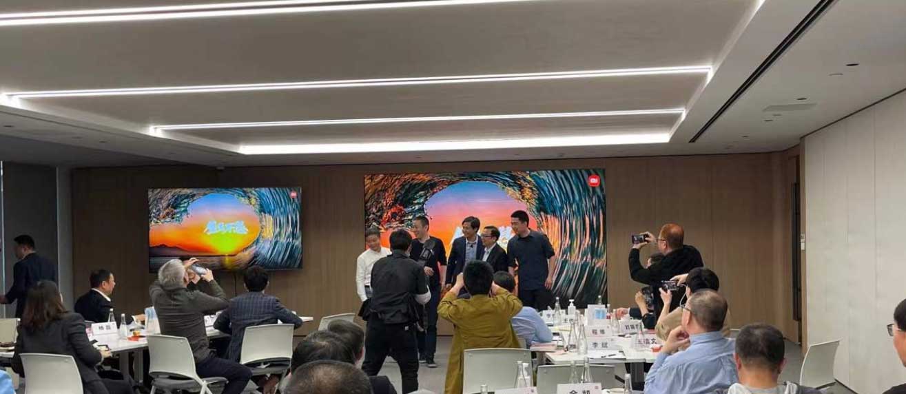 雷军打造造车者联盟对抗燃油车获王兴称赞：劳模加战神