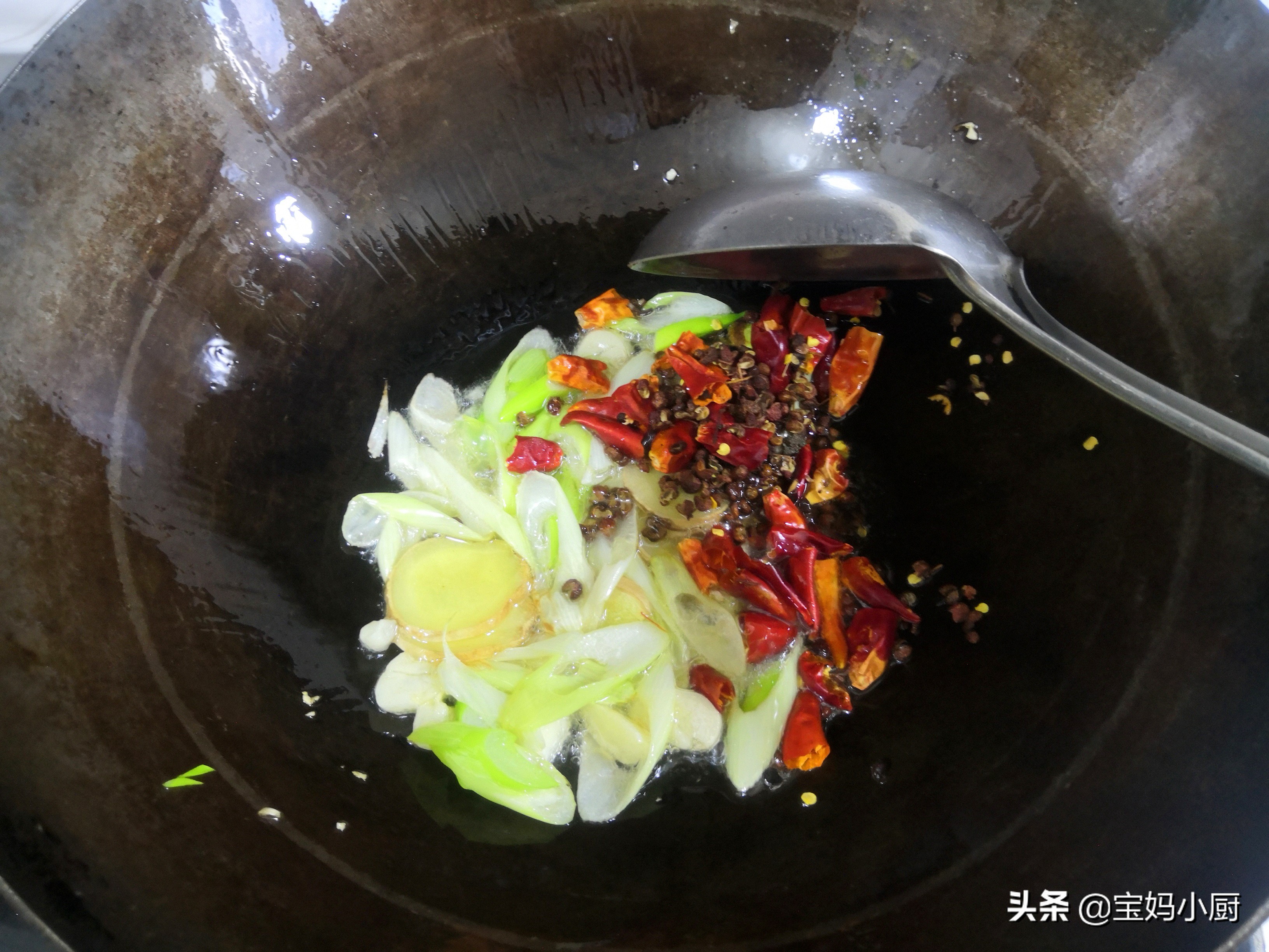 麻辣鸡爪怎么样做才能够香糯软烂,软烂麻辣鸡爪的正宗做法