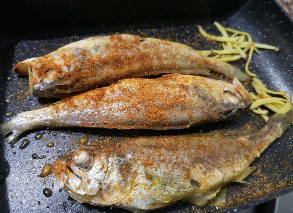 不粘锅煎鱼的技巧与方法,无涂层锅煎鱼技巧