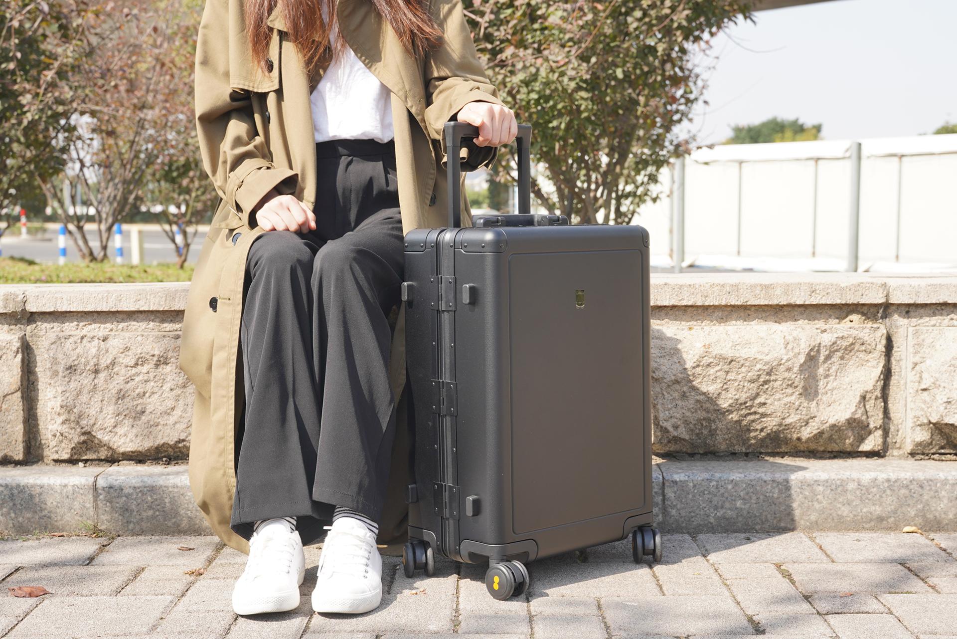 要颜值还是要实用,小米90分和地平线8号拉杆箱对比