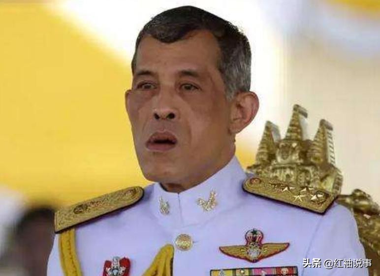 37岁诗妮娜公开晒照,诗妮娜写真穿蓝色鱼尾裙