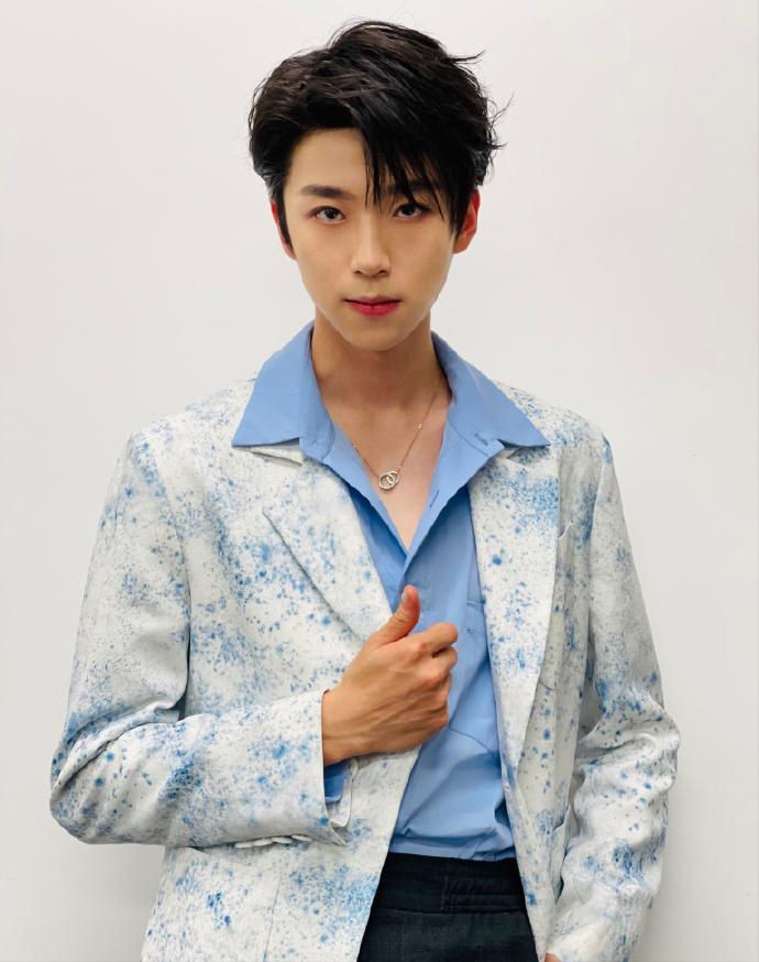 郝蕾对演员评价,众多明星发文悼念