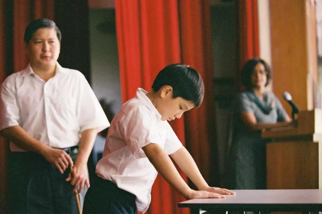 29岁时一鸣惊人的他,又拍了部潮湿的电影