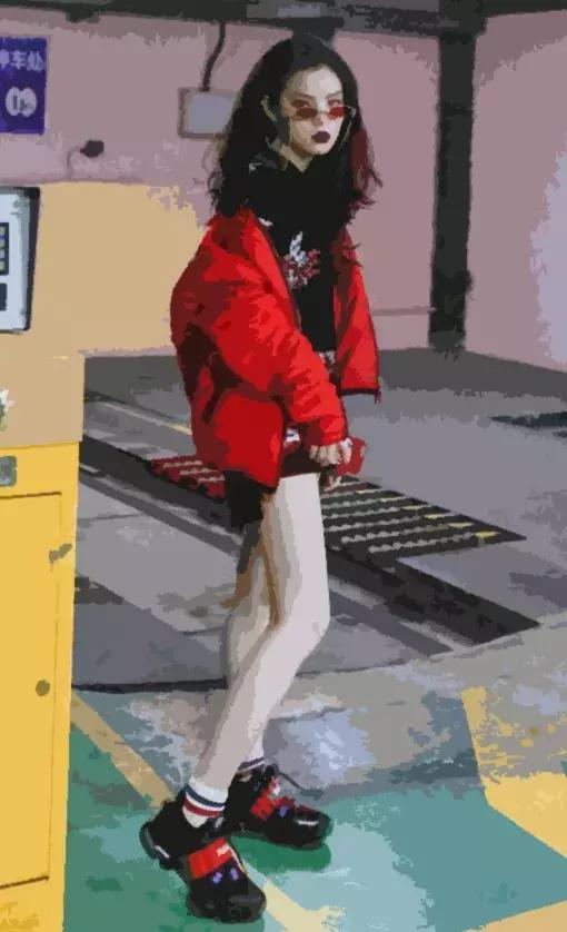 这届大牌不行，潮牌行