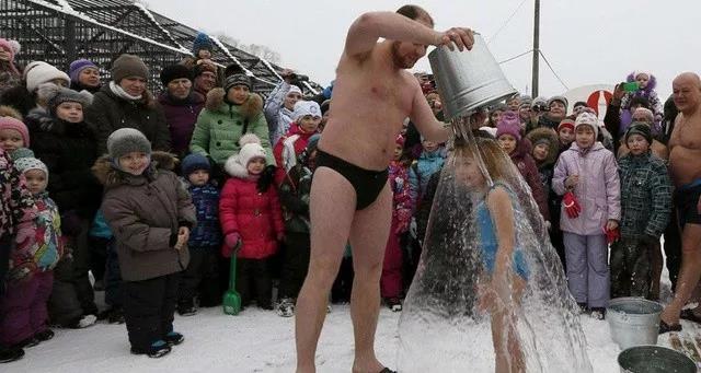 零下40度穿泳衣,零下三十度泳装