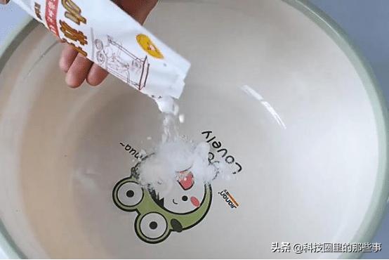 手机壳用久变成黄色，先别急着扔掉，有个办法能够让它变成新壳