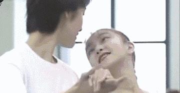 宝冢歌剧团男役可爱片段,宝冢歌剧团男役展示魅力