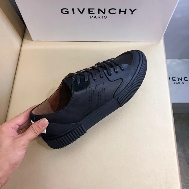 AJ被抖音毁成烂大街！纪梵希“黑骑士”首发一夜而红，标价680