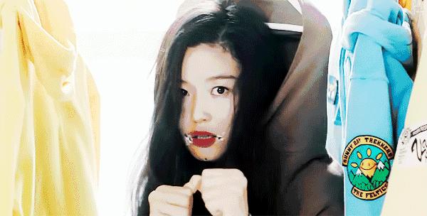 蓝色大海的传说全智贤穿搭玫红色,全智贤蓝色大海的传说眼泪变珍珠