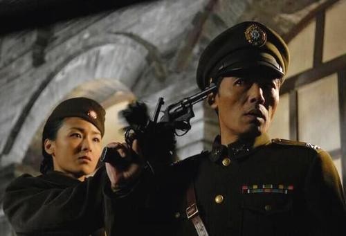 毛主席打算在延安接见一名旅长，多亏处长细心，识破他的真正身份