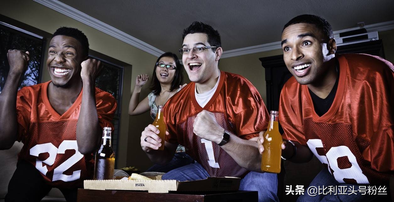 手写阵容、攒球星卡，曾经那些的看球“老习惯”还记得吗？