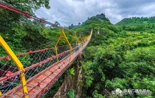 弥勒美食推荐离湖泉景区最近,弥勒五彩云池风景区