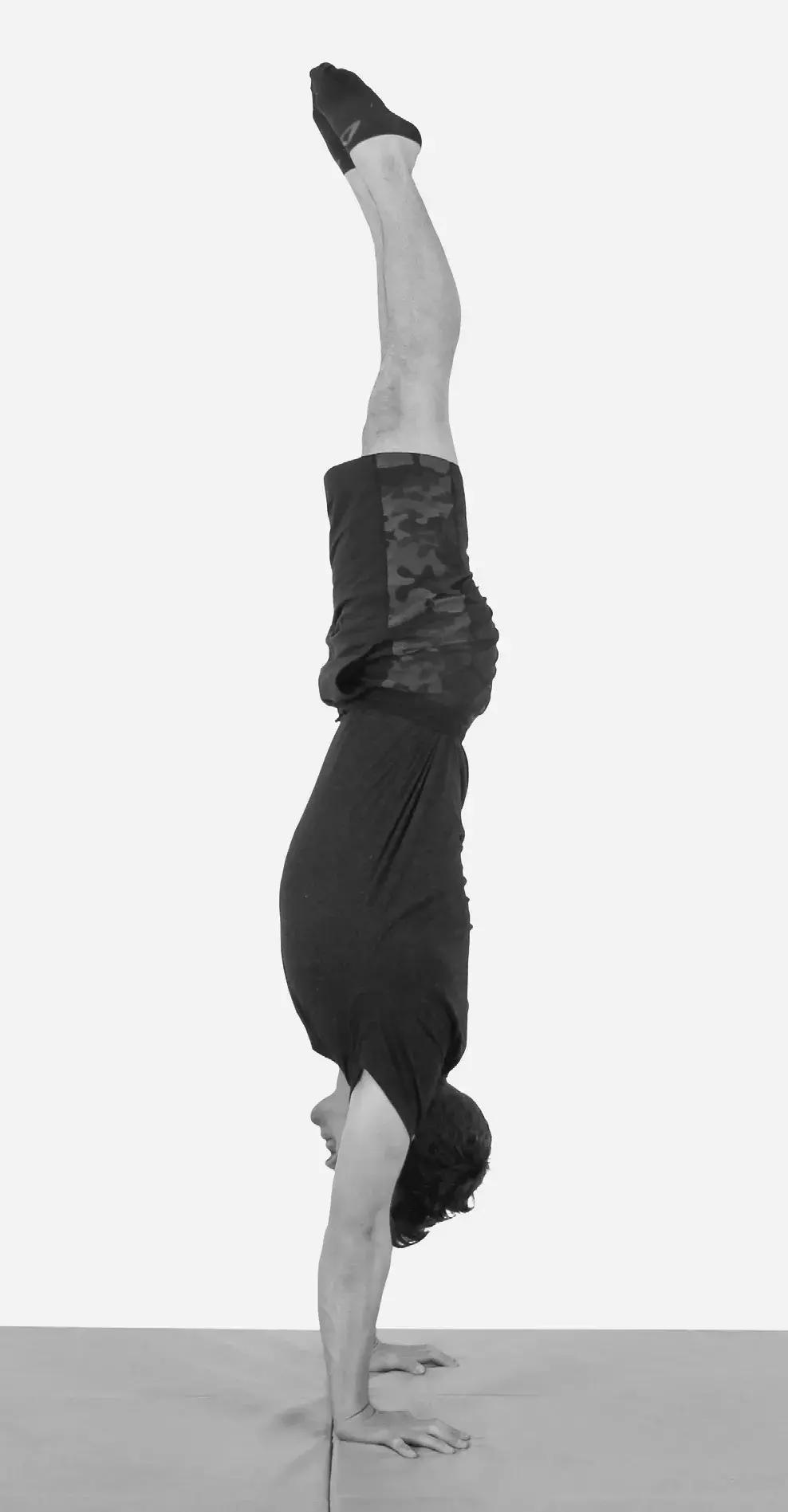 倒立的正确姿势及好处,倒立对身体的好处