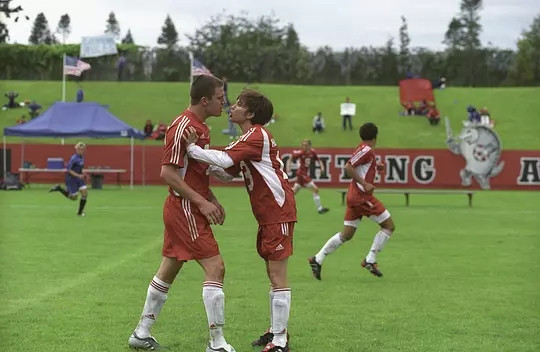 足球尤物与男主对话,足球尤物和谁在一起了