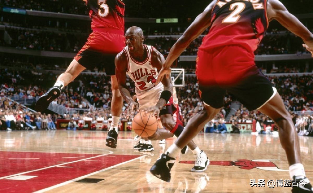 NBA攻防一体的四个段位：詹姆斯钻石，科比大师，乔丹最强王者