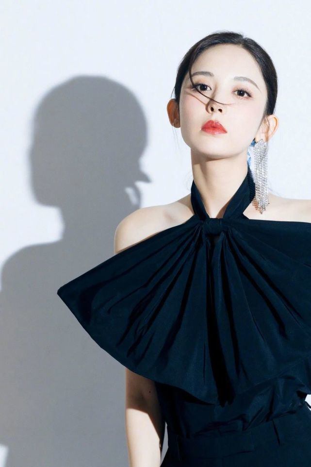 古力娜扎穿露脐衣,古力娜扎露脐上衣配紧身裤