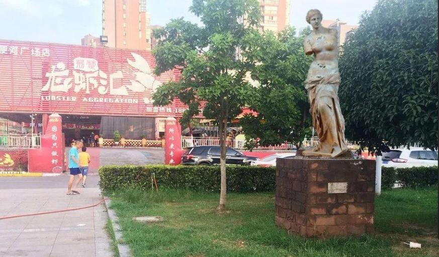 沙隆达广场,沙隆达广场历史