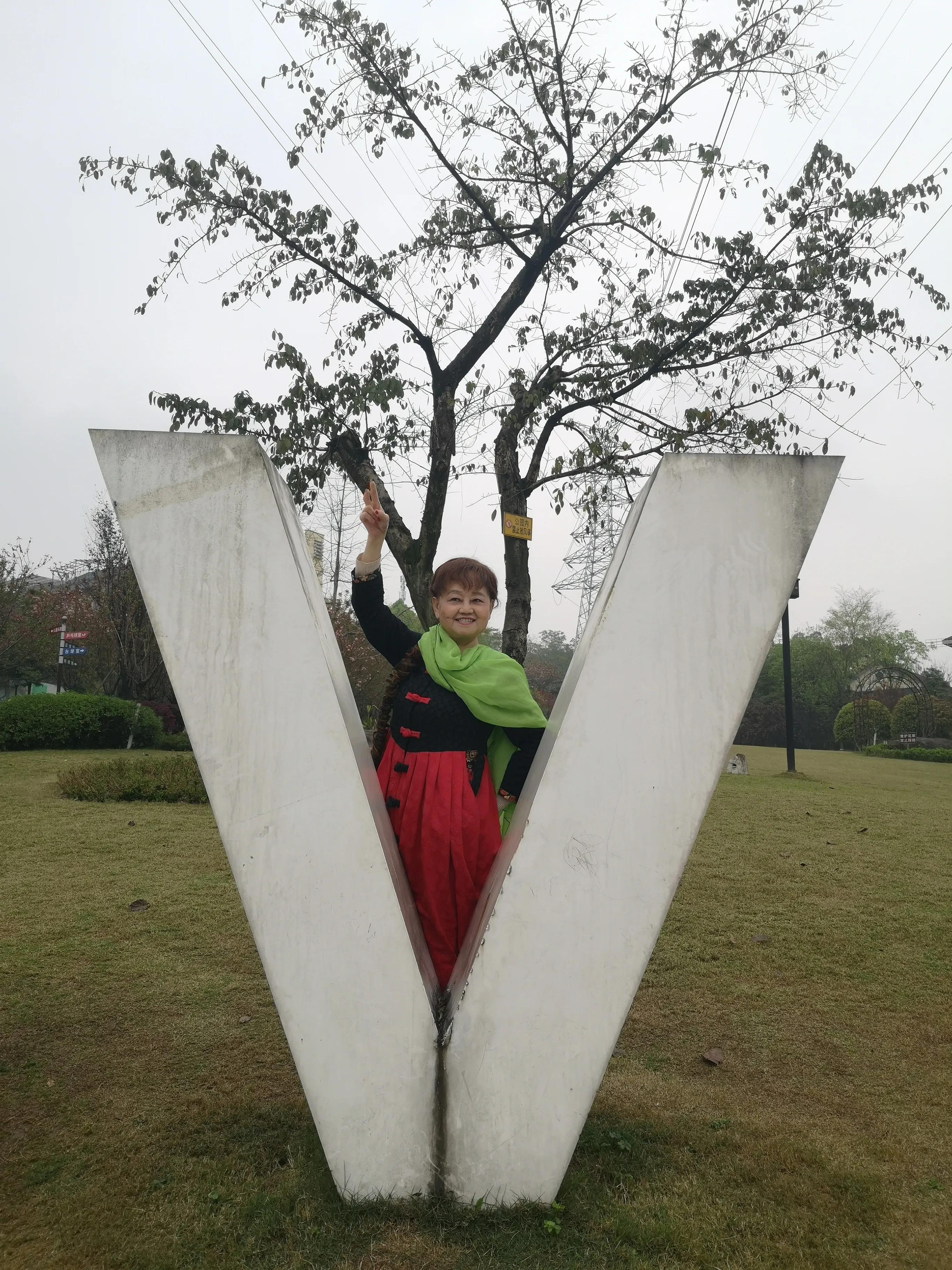 春游和姐妹踏青,春游踏青姐妹拍照