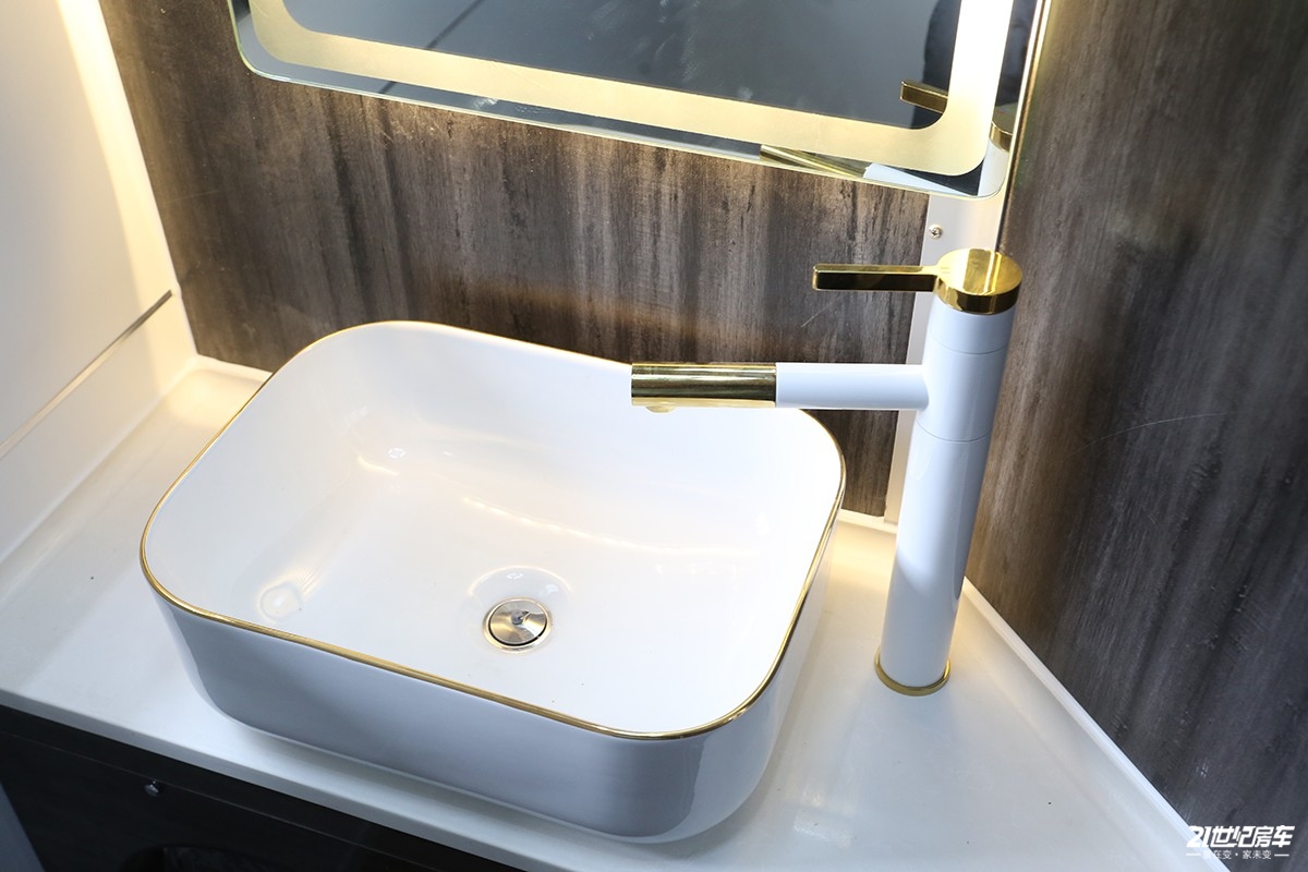 重汽房车汕德卡四驱,man底盘汕德卡