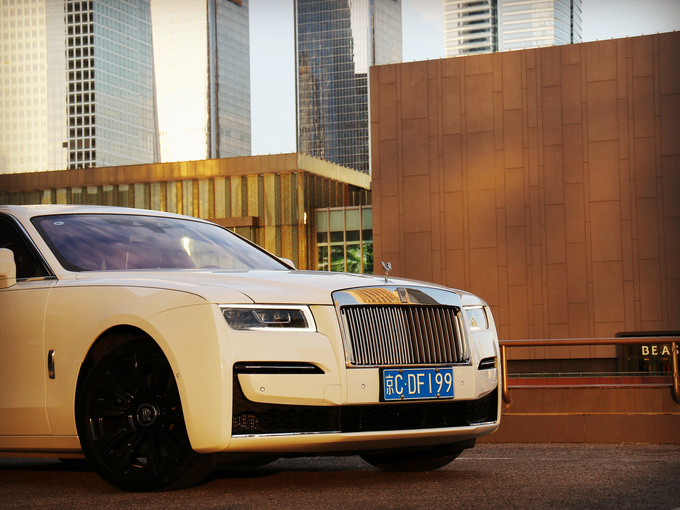 全新一代劳斯莱斯古思特,豪华180评测