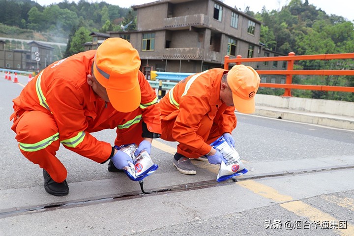 桥梁伸缩缝专用新型自流平密封胶,桥梁伸缩缝灌缝胶施工流程