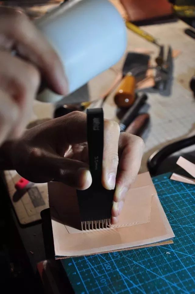 钱包夹包的制作,钱包制作教程真皮包边