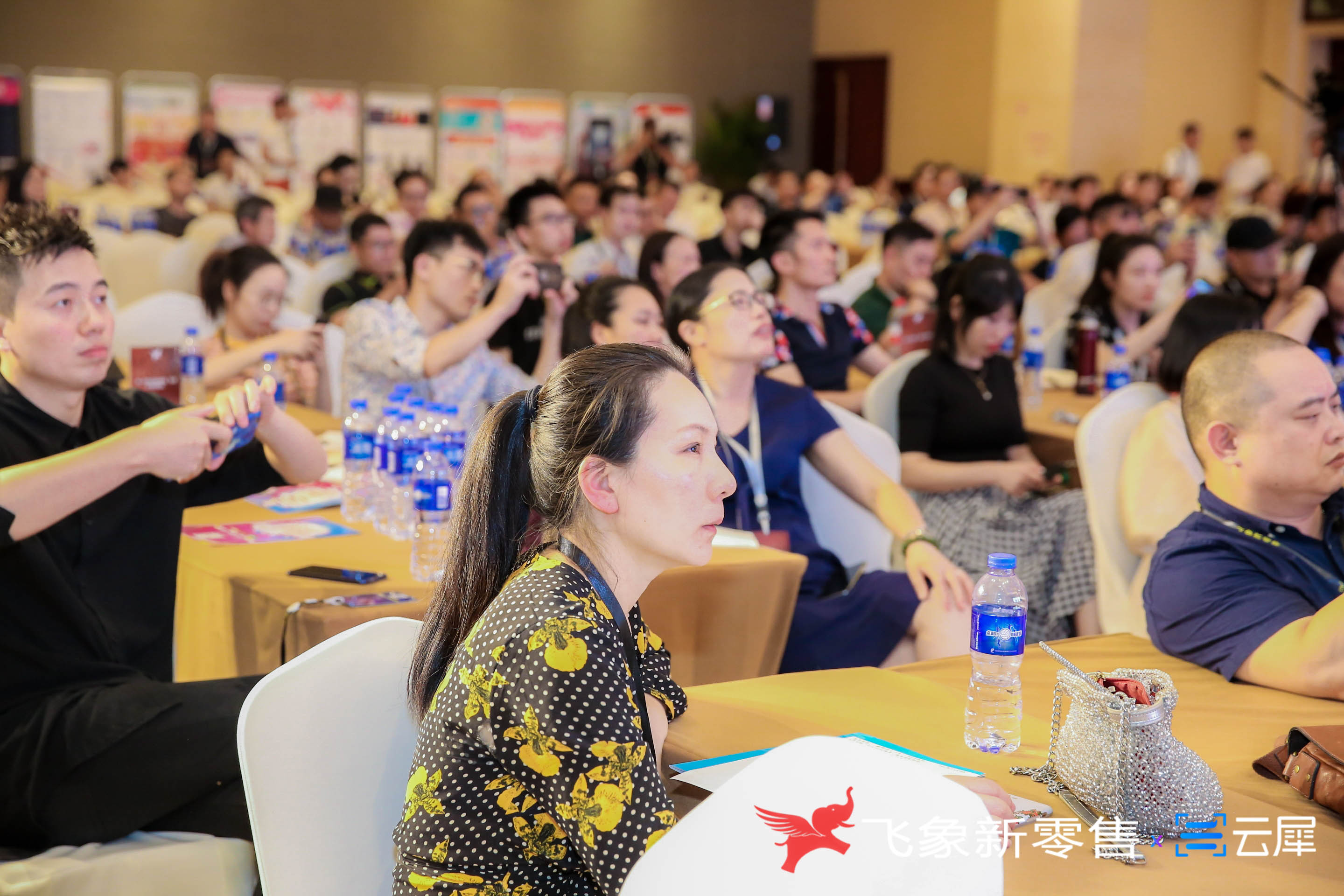 年几十亿7000家门店中国母婴企业爱亲母婴门店如何打破零售边界？