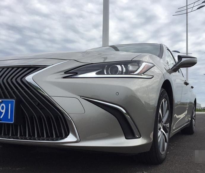 29万“低配”的雷克萨斯ES200值吗？车主开半年后，一肚子话要说