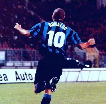 外星人得过几次世界杯冠军,20岁大罗获足球先生