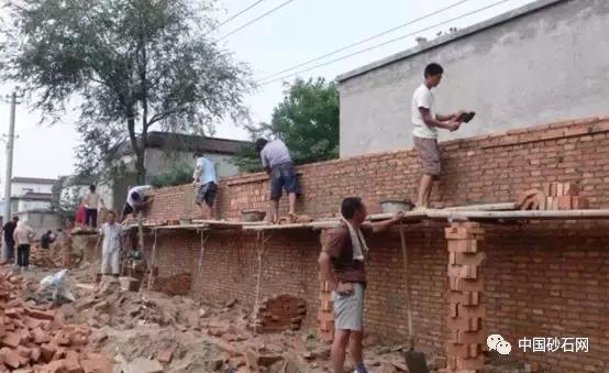 农村建材猛涨价，河砂论斤卖，2019自建房到底要多少钱？