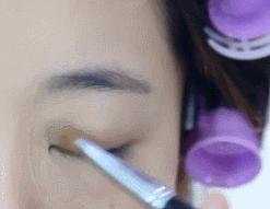 怎么画眼妆才不显脏,想学画眼妆今年最流行的眼妆