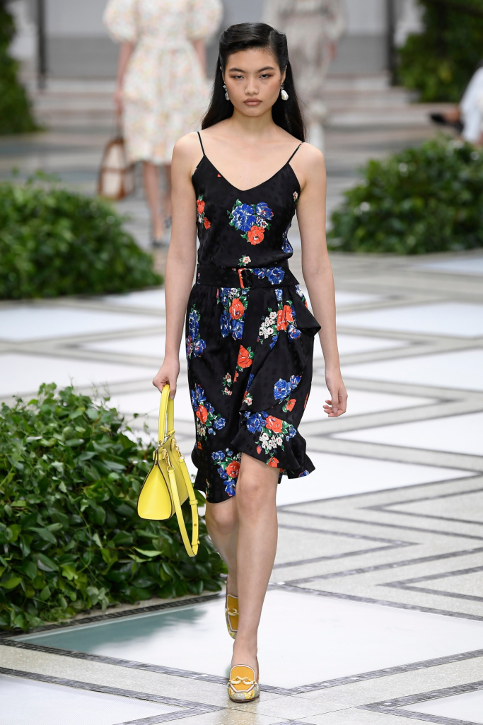 toryburch2020白色刺绣裙子,toryburch小香风裙子